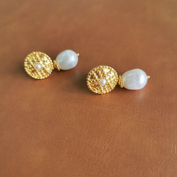Julie Vos Marbella Gold Pearl Earrings Jewelry - Picture 4 of 5